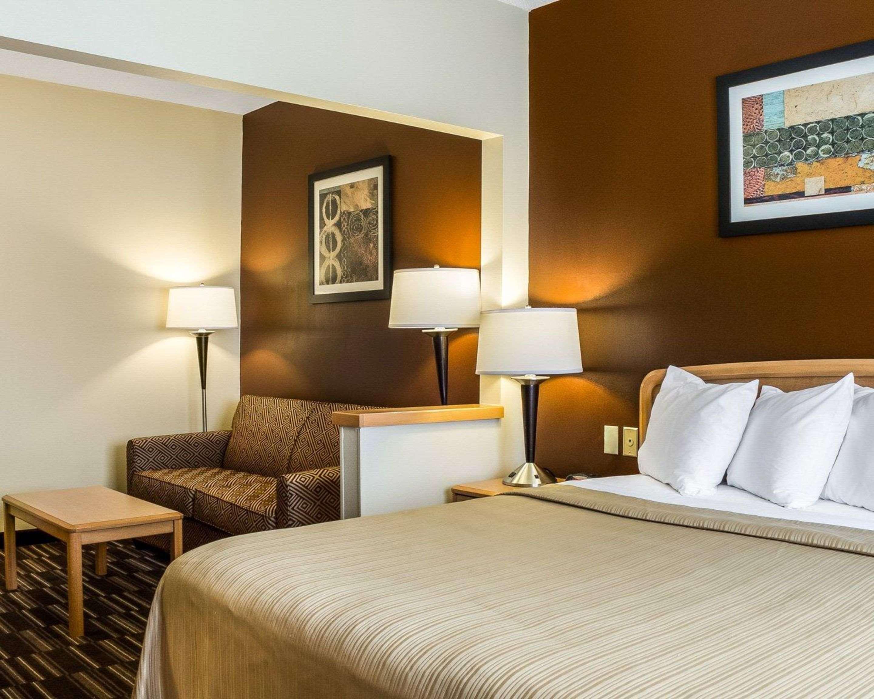 Quality Suites Near West Acres FargoFargo  Kültér fotó