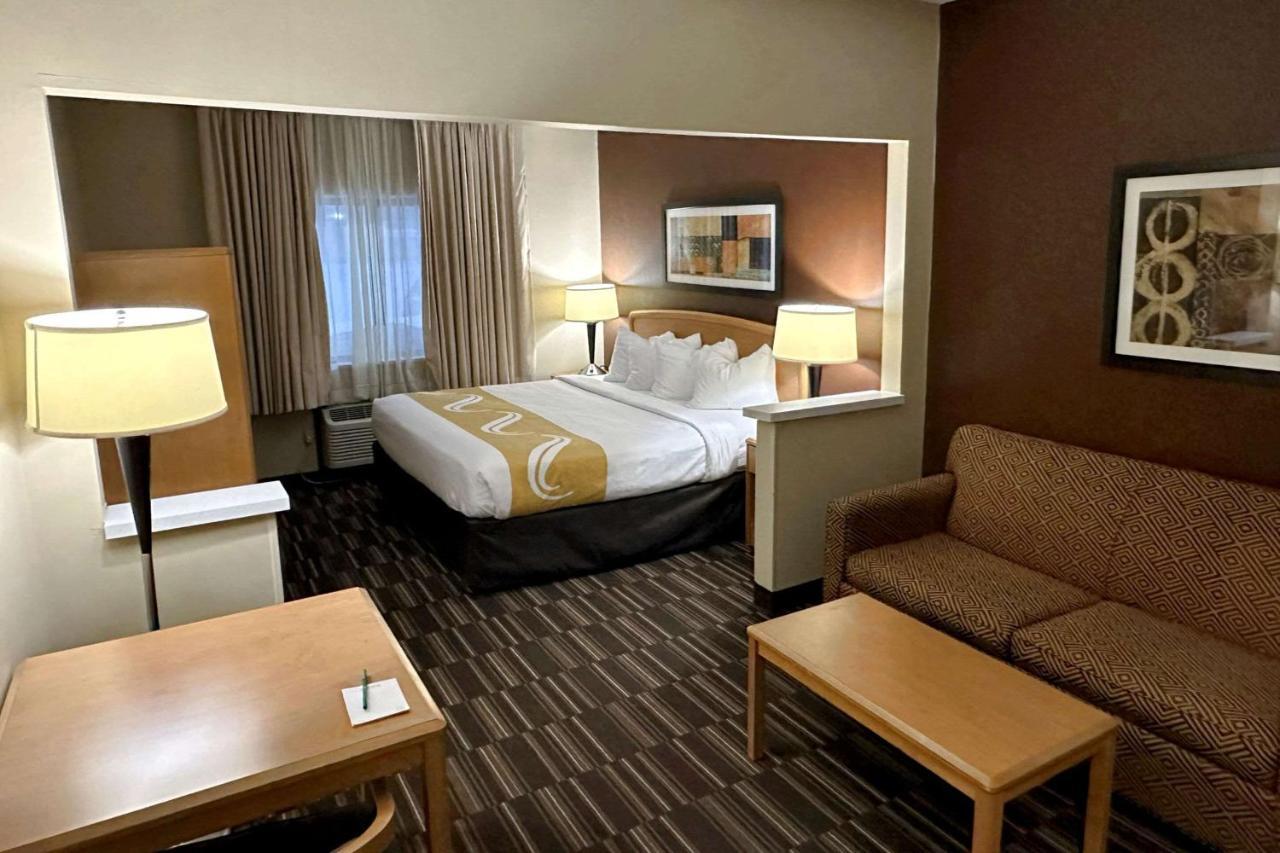 Quality Suites Near West Acres FargoFargo  Kültér fotó
