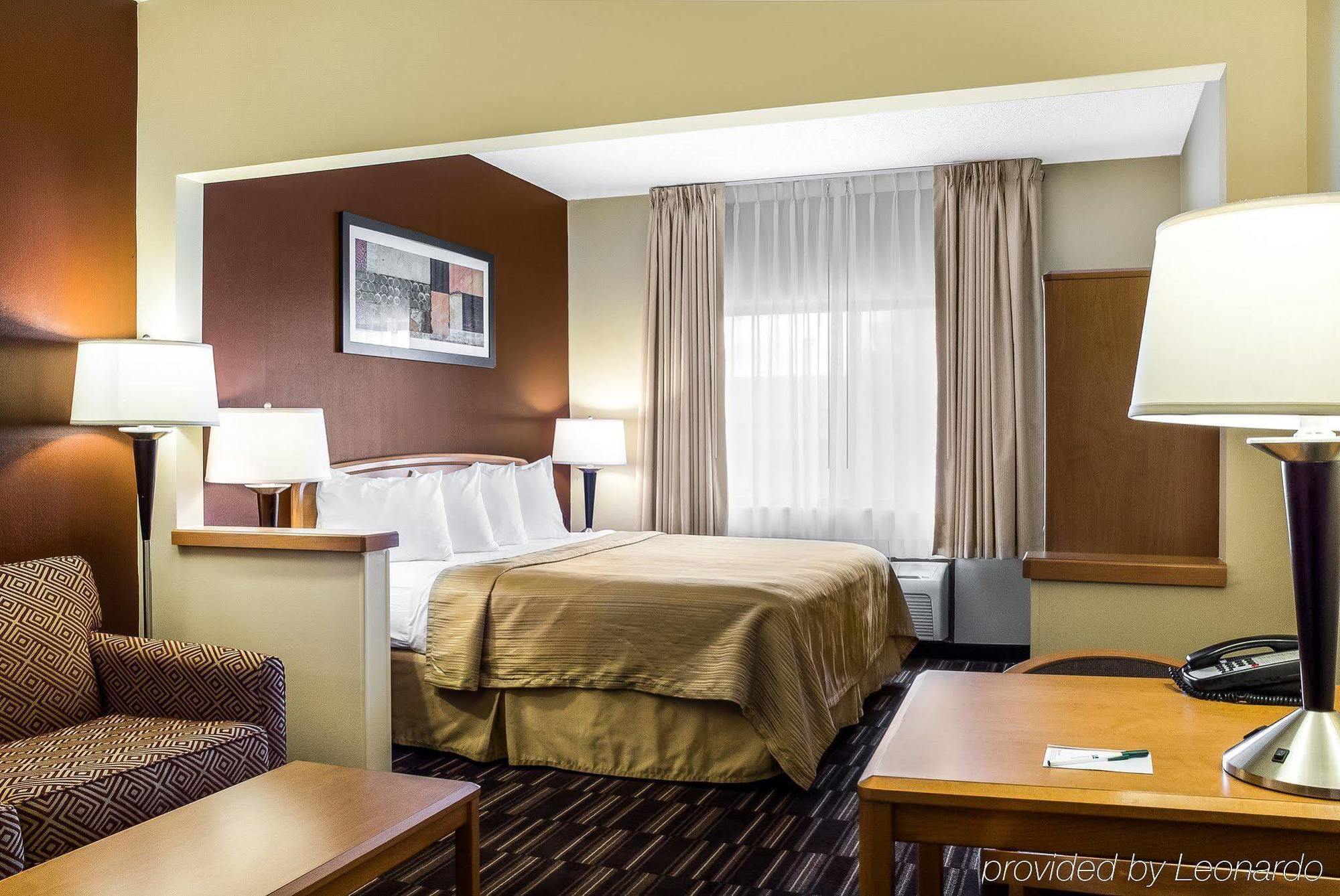 Quality Suites Near West Acres FargoFargo  Kültér fotó