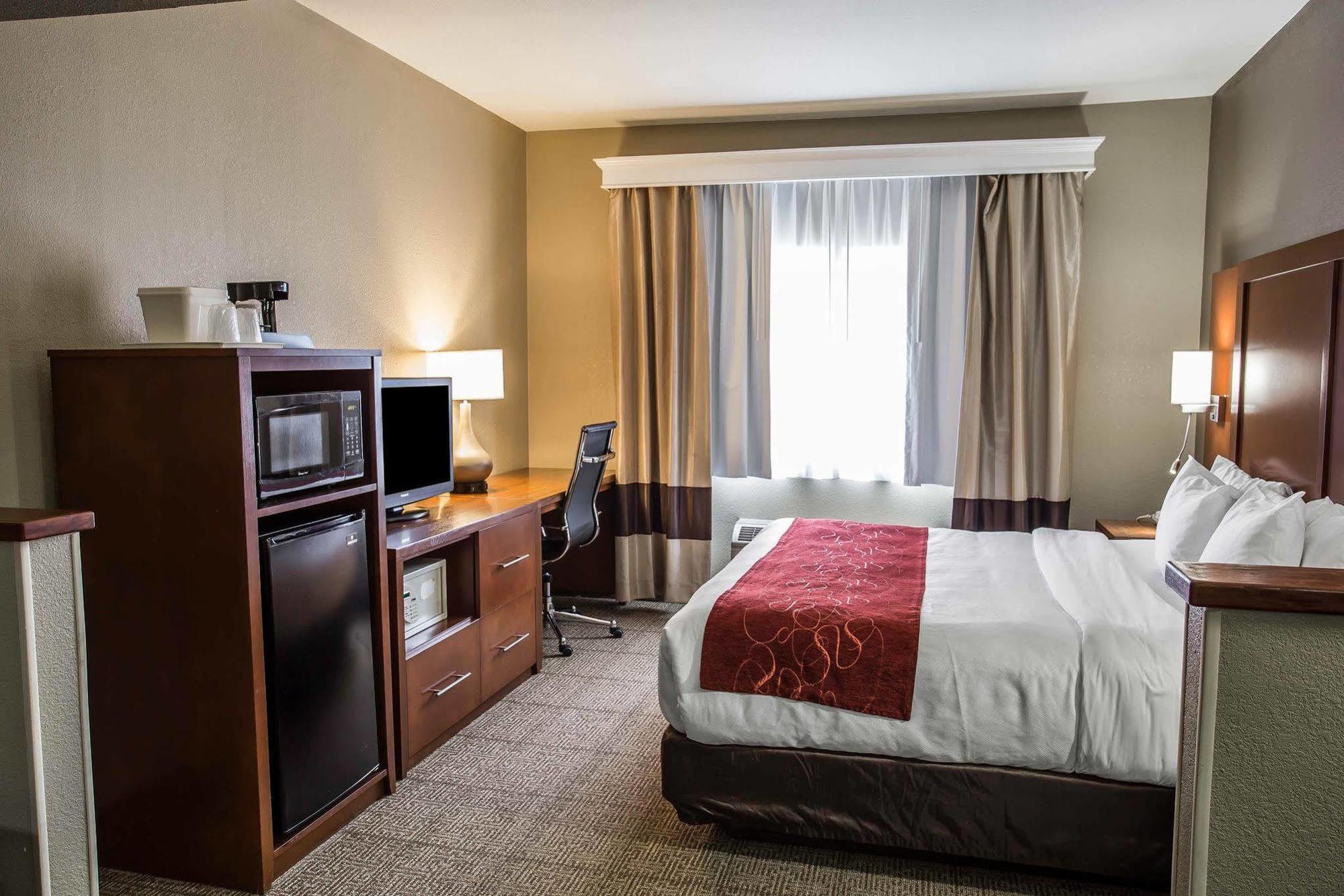 Quality Suites Near West Acres FargoFargo  Kültér fotó
